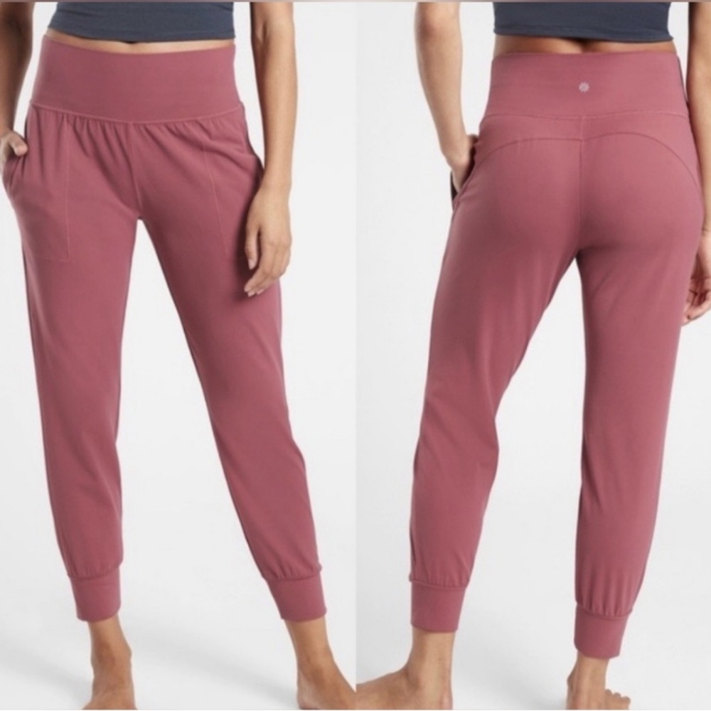 ✨Athleta Salutation Jogger ✨